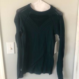 Long sleeved Athleta oxygen top size small